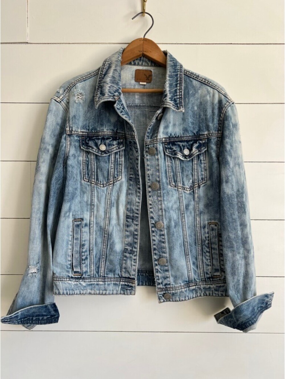 American Eagle Acid-Wash Denim Trucker Jacket Women's Size M Americana Vintage